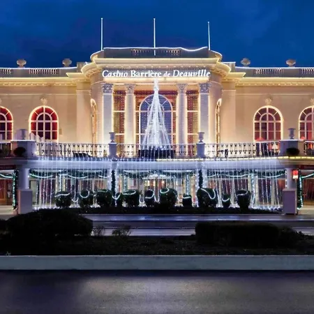 Vue Exceptionnelle Port-deauville, Proche Plage, Centre-ville Et Casino Appartamento *