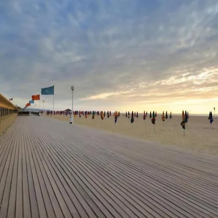 Studio superbe vue mer, Port-Deauville, proche Plage, centre-ville et casino Deauville